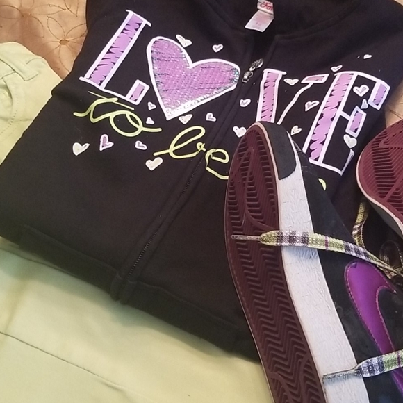 3 pcs Jean's, sneaker, hoodie - Picture 3 of 3